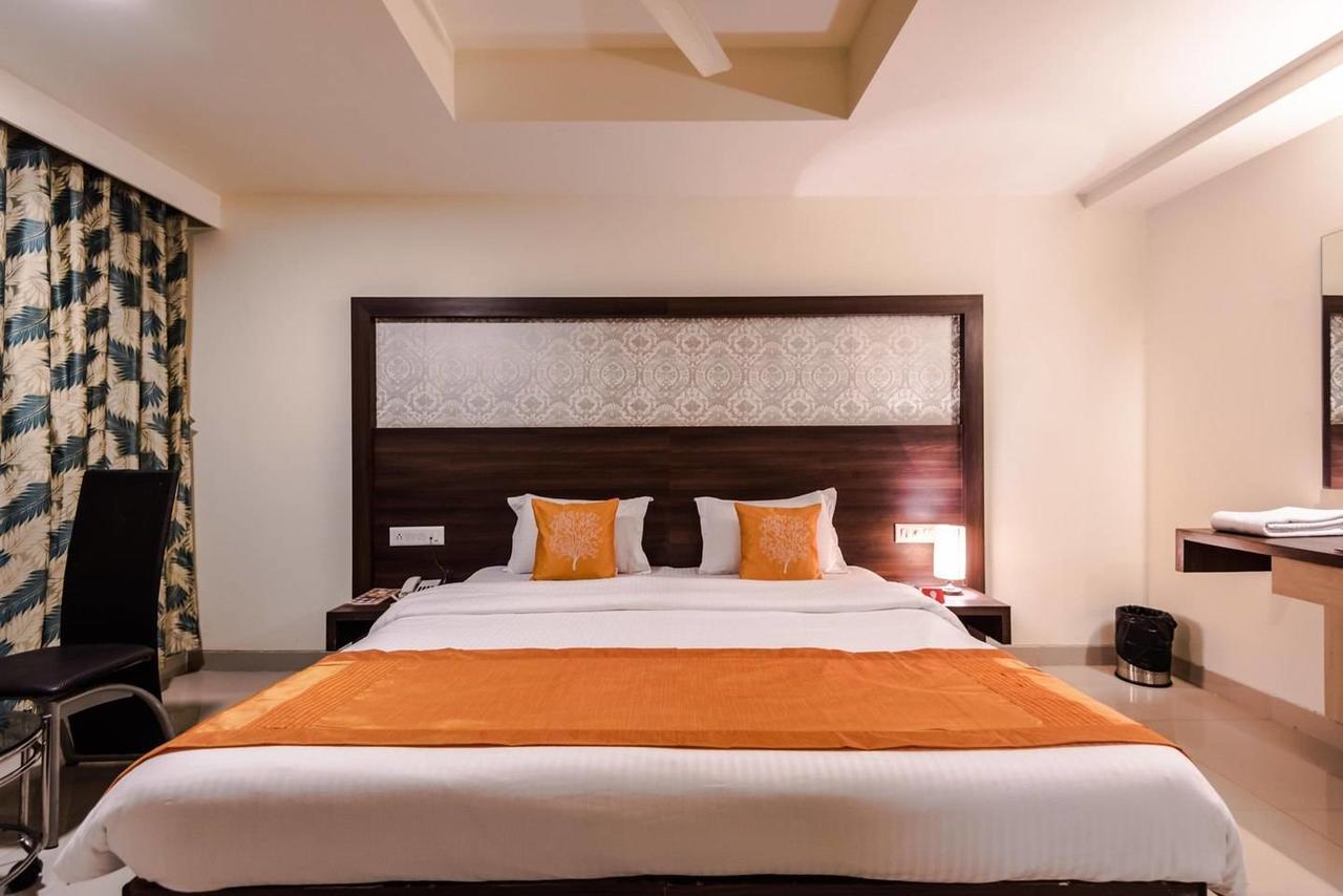 Hotel Veer Residency Panvel Esterno foto