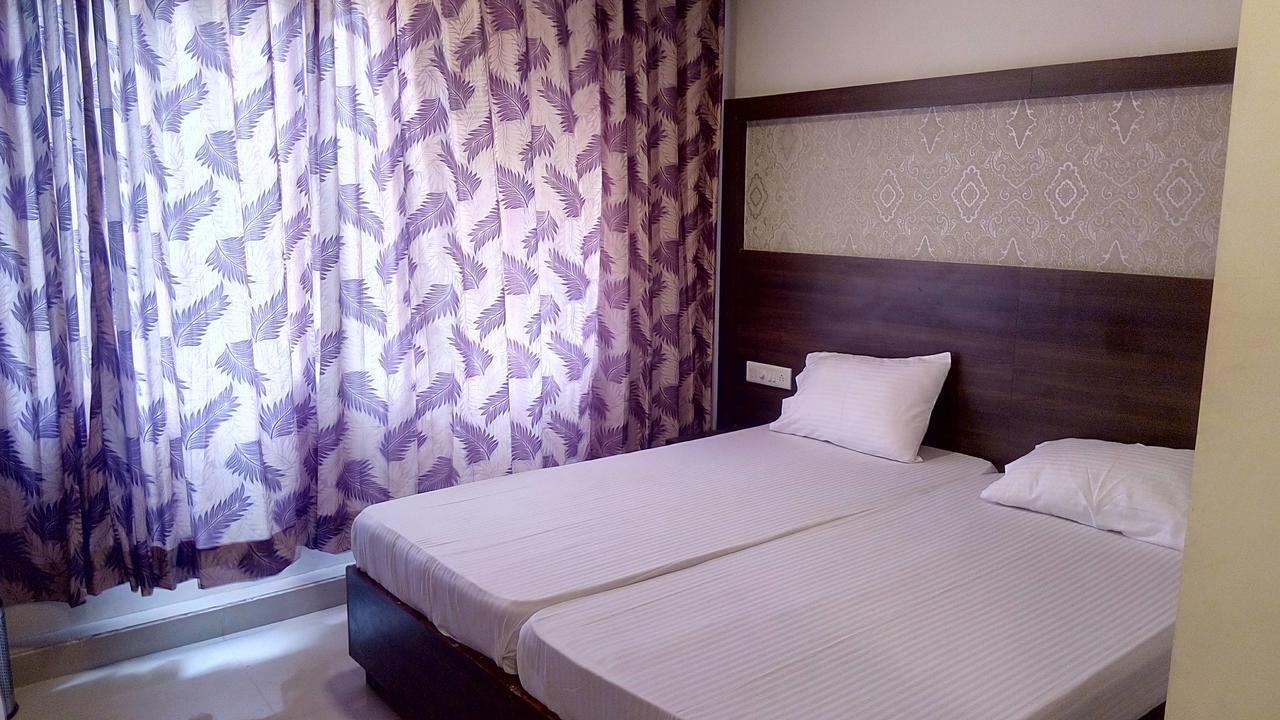 Hotel Veer Residency Panvel Esterno foto