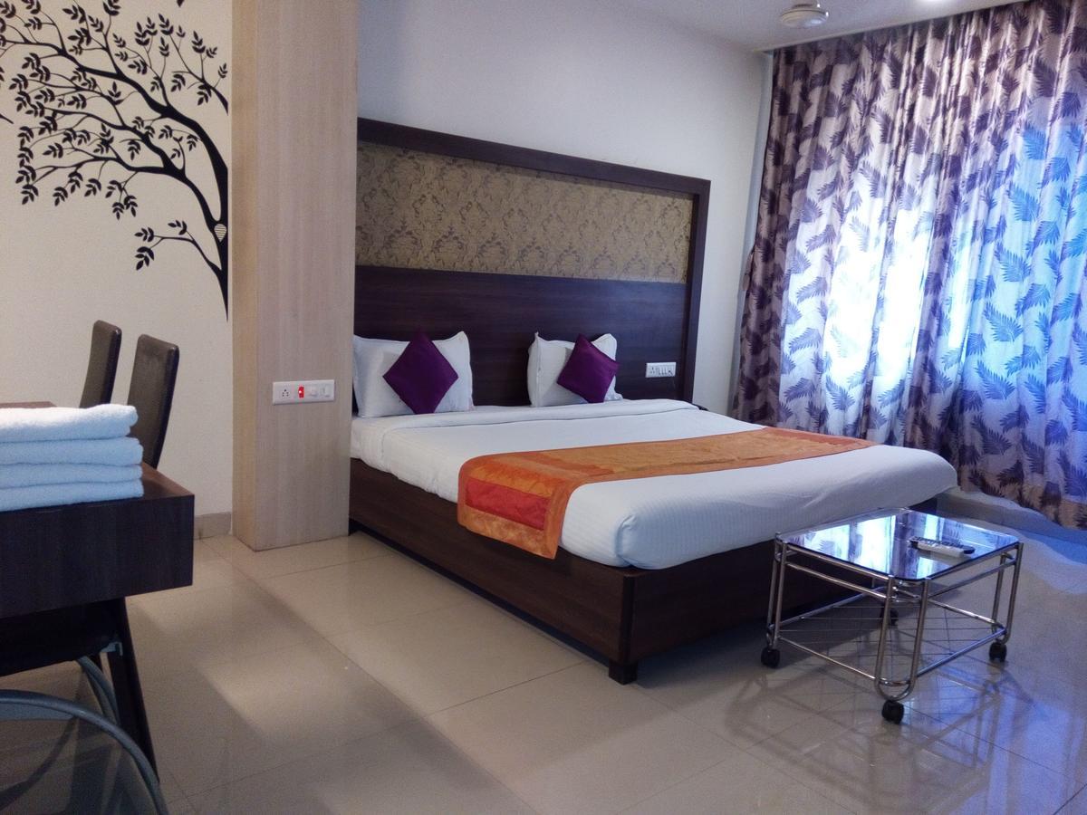 Hotel Veer Residency Panvel Esterno foto