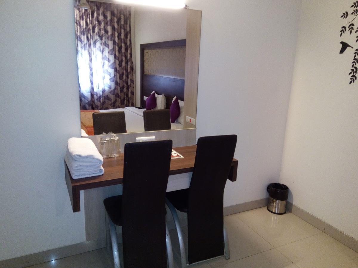 Hotel Veer Residency Panvel Esterno foto