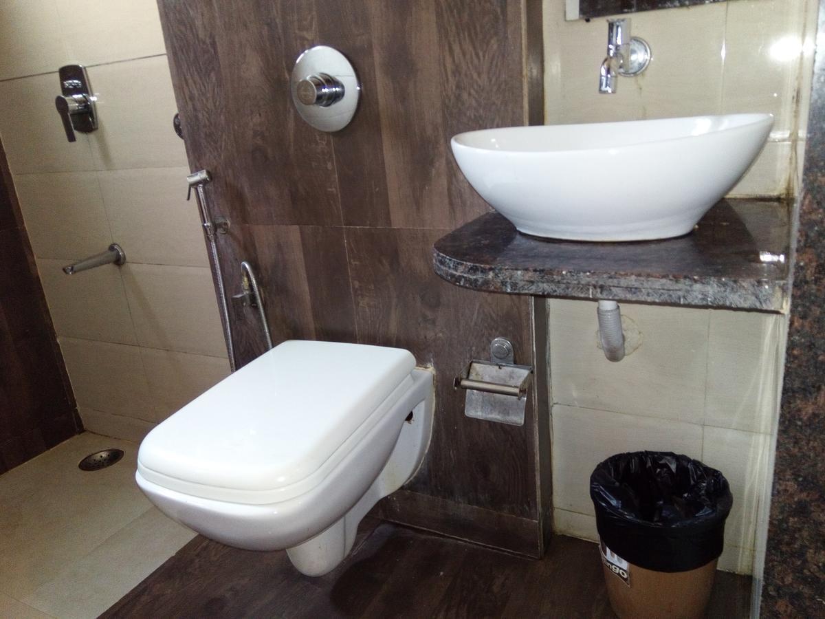 Hotel Veer Residency Panvel Esterno foto
