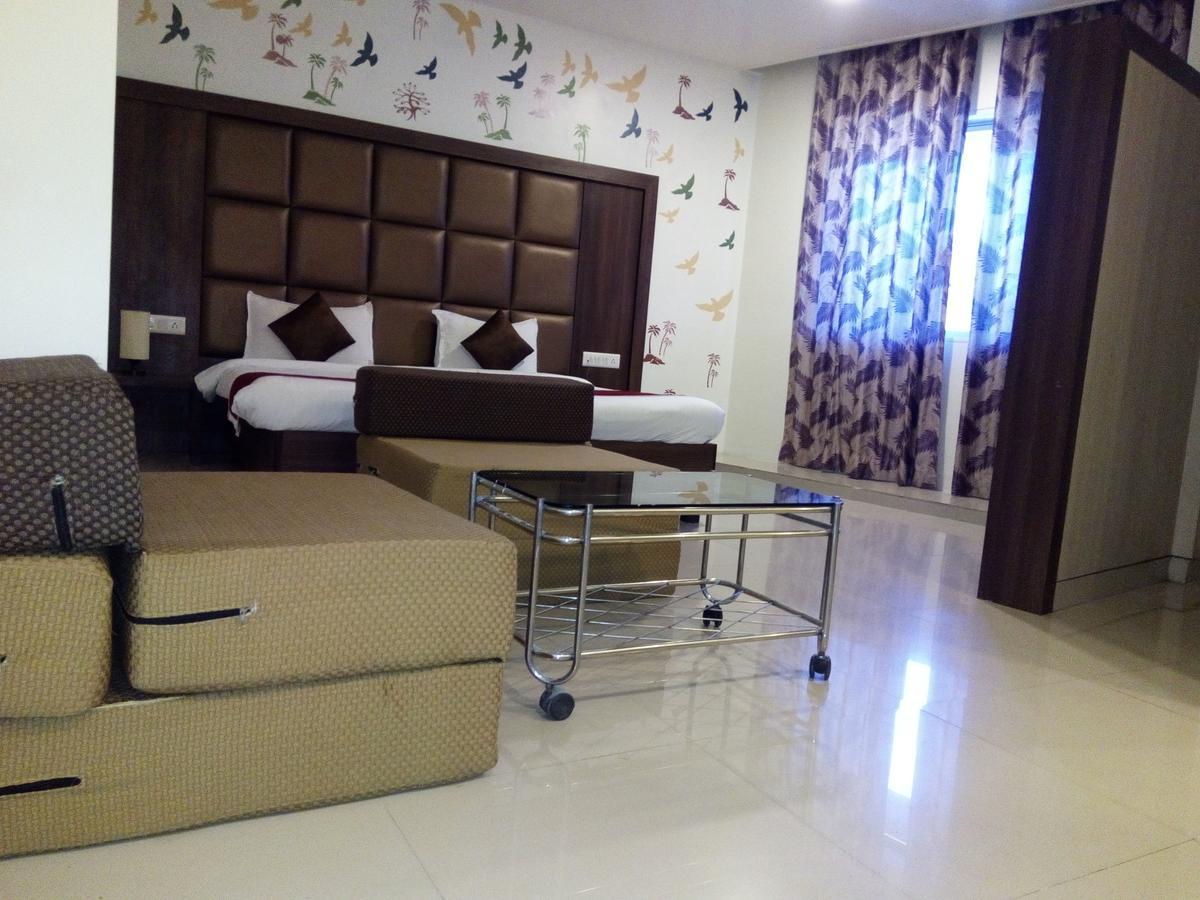 Hotel Veer Residency Panvel Esterno foto