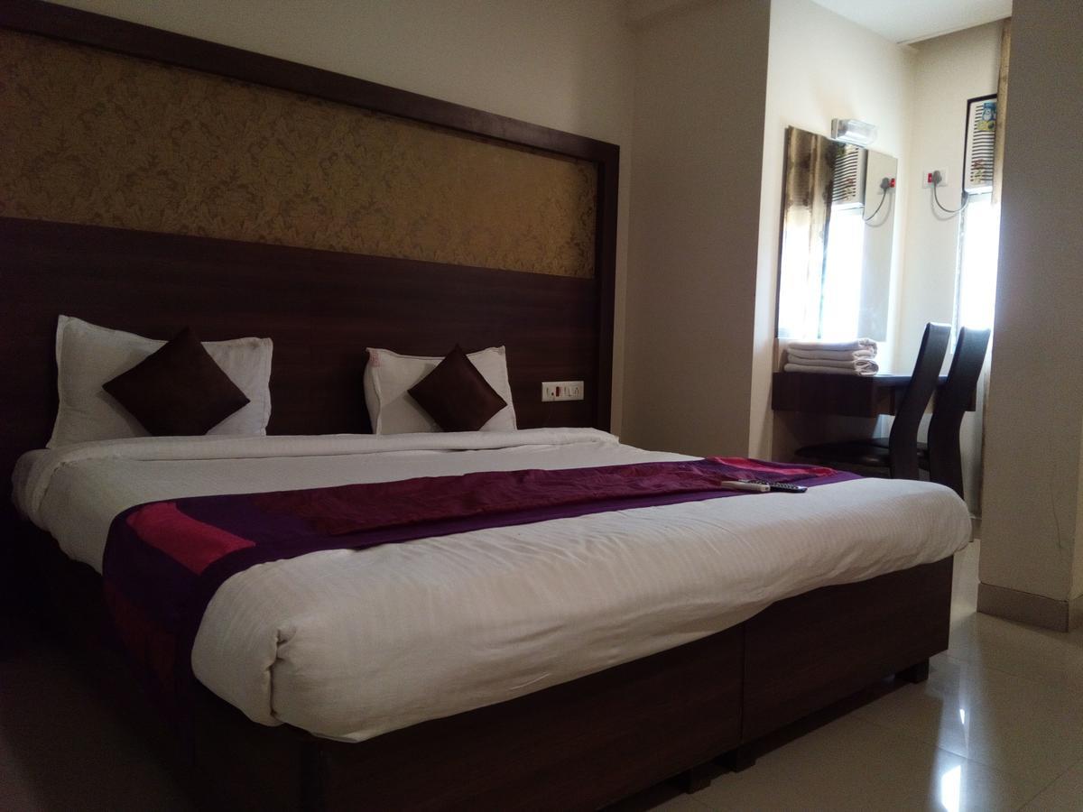 Hotel Veer Residency Panvel Esterno foto