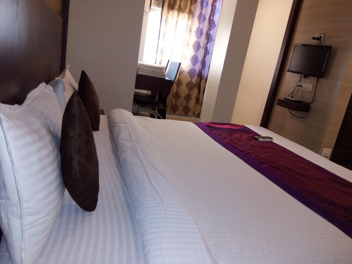 Hotel Veer Residency Panvel Esterno foto