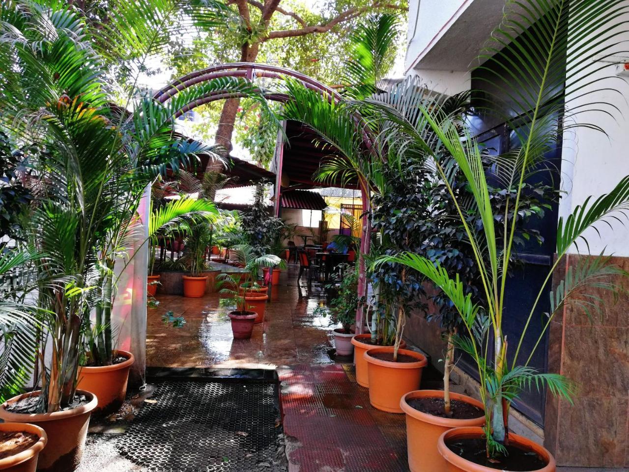 Hotel Veer Residency Panvel Esterno foto