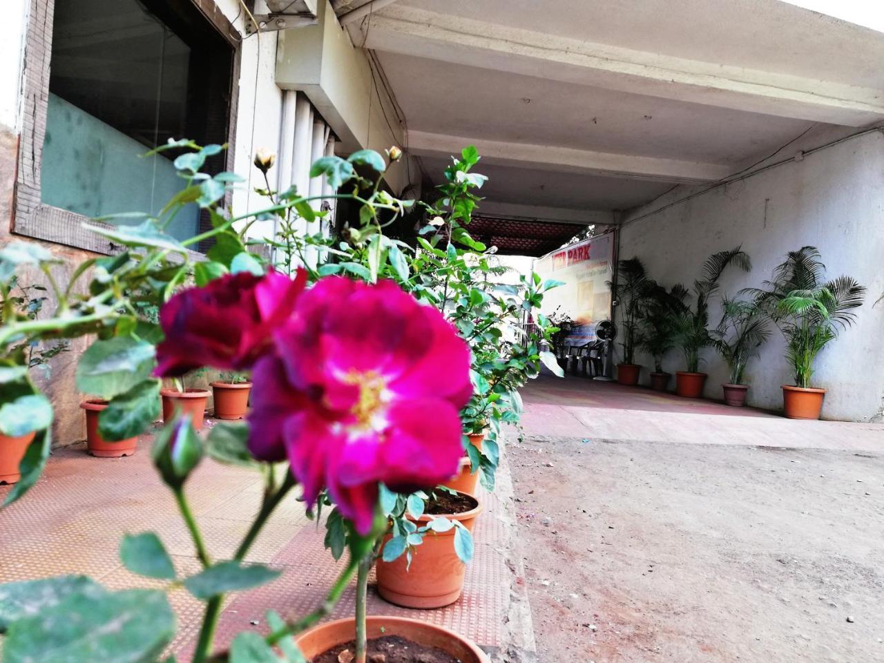 Hotel Veer Residency Panvel Esterno foto