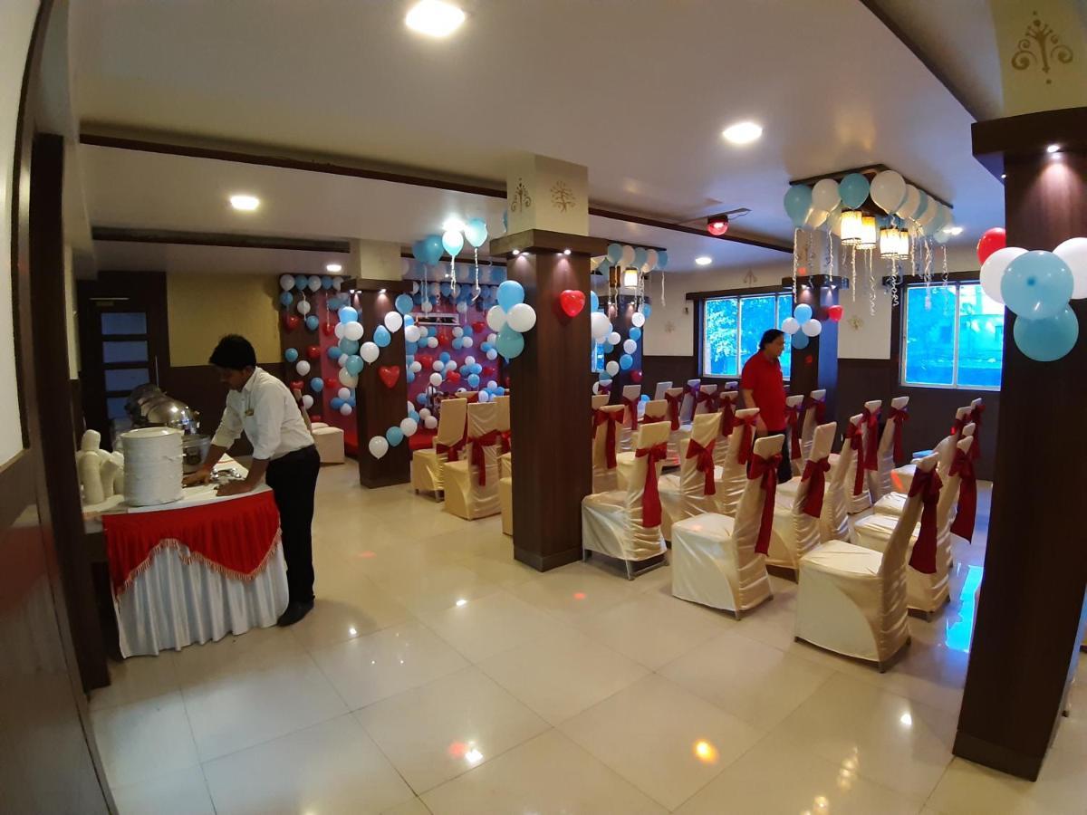 Hotel Veer Residency Panvel Esterno foto